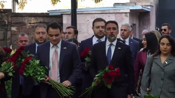 В Армении парламентская оппозиция почтила память жертв теракта 27 октября 1999 г. - Sputnik Армения