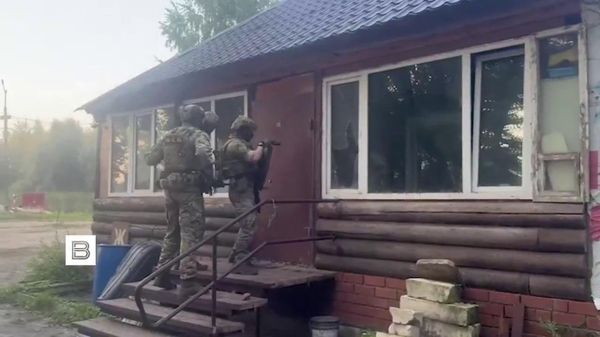 ФСБ опубликовала кадры задержания 126 человек, причастных к незаконному обороту оружия в 53 регионах России - Sputnik Արմենիա
