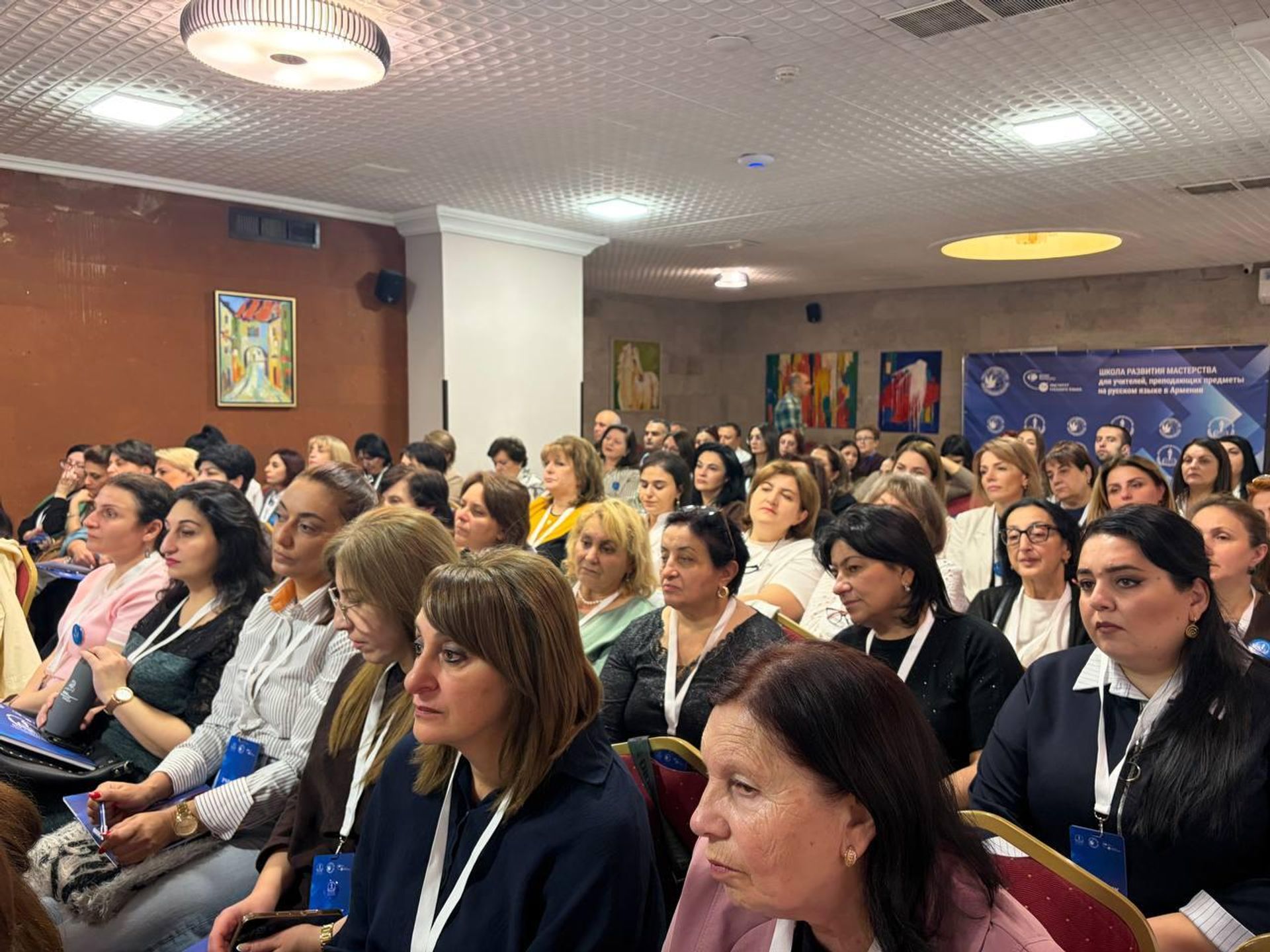 В Ереване стартовала Школа развития мастерства для учителей, преподающих предметы на русском языке в Армении - Sputnik Արմենիա, 1920, 28.10.2026