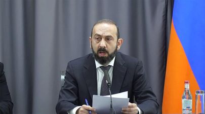 Министр ИДИТ Арарат Мирзоян на совместной пресс-конференции с словенским коллегой по итогам встречи (28 октября 2026). Еревaн