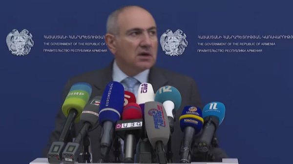 Փաշինյանը բացահայտ հայտարարեց` հնարավորություն ունի սահմանադրական հանրաքվեի շուրջ հանրային այնպիսի ճնշում գեներացնելու, որ ընդդիմությունը ստիպված լինի կողմ քվեարկել նախագծին։  - Sputnik Արմենիա