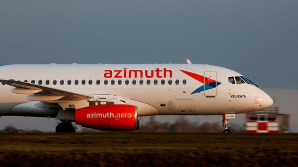 Самолет Sukhoi Superjet 100-95B авиакомпании Azimuth - Sputnik Արմենիա
