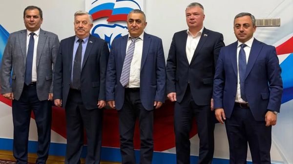 Представители партии АРФ Дашнакцутюн Армен Ростомян, Ишхан Сагателян и Севан Даниелян встретились с депутатами Единой России - Sputnik Армения