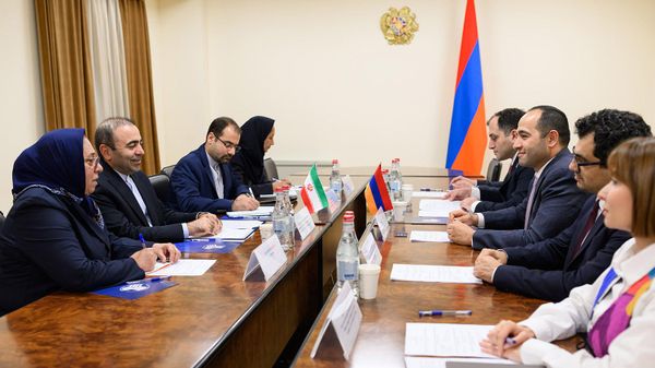Հայկական ու իրանական կողմերի հանդիպումը ՀՀ բարձր տեխնոլոգիական արդյունաբերության և արհեստական բանականության նախարարությունում
 - Sputnik Արմենիա
