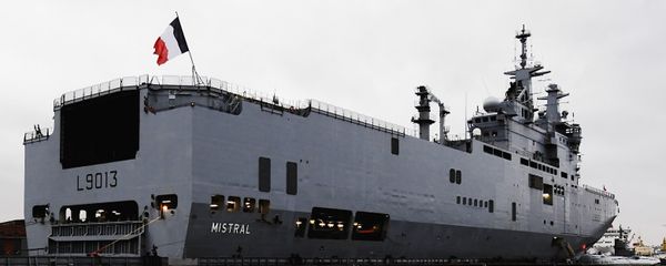 Французский военный корабль-вертолетоносец класса Мистраль в Санкт-Петербурге - Sputnik Армения
