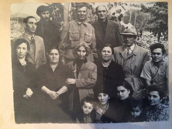 Скульптор Карлен Нуриджанян (крайний справа) Скульптор Карлен Нуриджанян (крайний справа) - Sputnik Армения