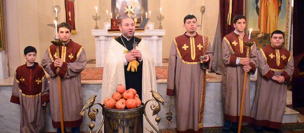 В батумской армянской апостольской церкви Сурб Пркич состоялась церемония освящения граната - Sputnik Армения