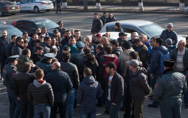 Автопробег против запрета на праворульные автомобили в Армении Автопробег против запрета на праворульные автомобили в Армении - Sputnik Армения