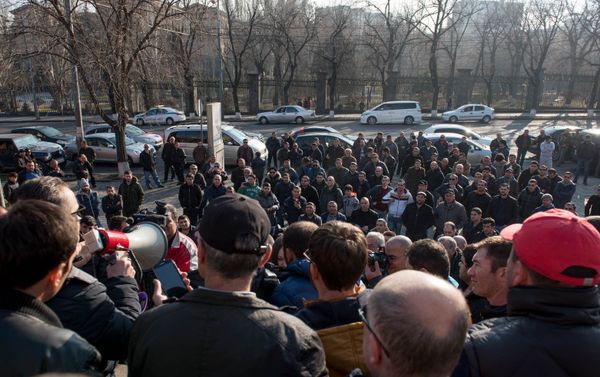 Автопробег против запрета на праворульные автомобили в Армении Автопробег против запрета на праворульные автомобили в Армении - Sputnik Армения