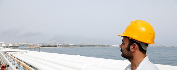 Иранский рабочий нефтегазовой сферы. Иранский рабочий нефтегазовой сферы. - Sputnik Армения