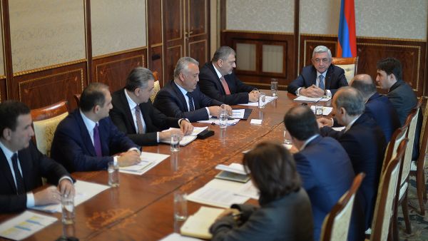 Серж Саргсян провел совещание по теме подорожания некоторых потребительских товаров - Sputnik Армения
