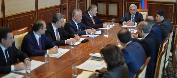 Серж Саргсян провел совещание по теме подорожания некоторых потребительских товаров Серж Саргсян провел совещание по теме подорожания некоторых потребительских товаров - Sputnik Արմենիա