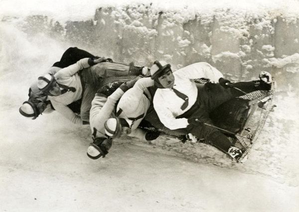 Команда бобслеистов в 1931 году. Место съемки неизвестно. Архивное фото Команда бобслеистов в 1931 году. Место съемки неизвестно. Архивное фото - Sputnik Армения