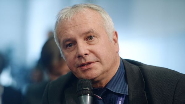 Политолог, старший советник президента германо-российской Внешнеторговой Палаты Александр Рар на XI заседании клуба Валдай в Сочи. Политолог, старший советник президента германо-российской Внешнеторговой Палаты Александр Рар на XI заседании клуба Валдай в Сочи. - Sputnik Армения
