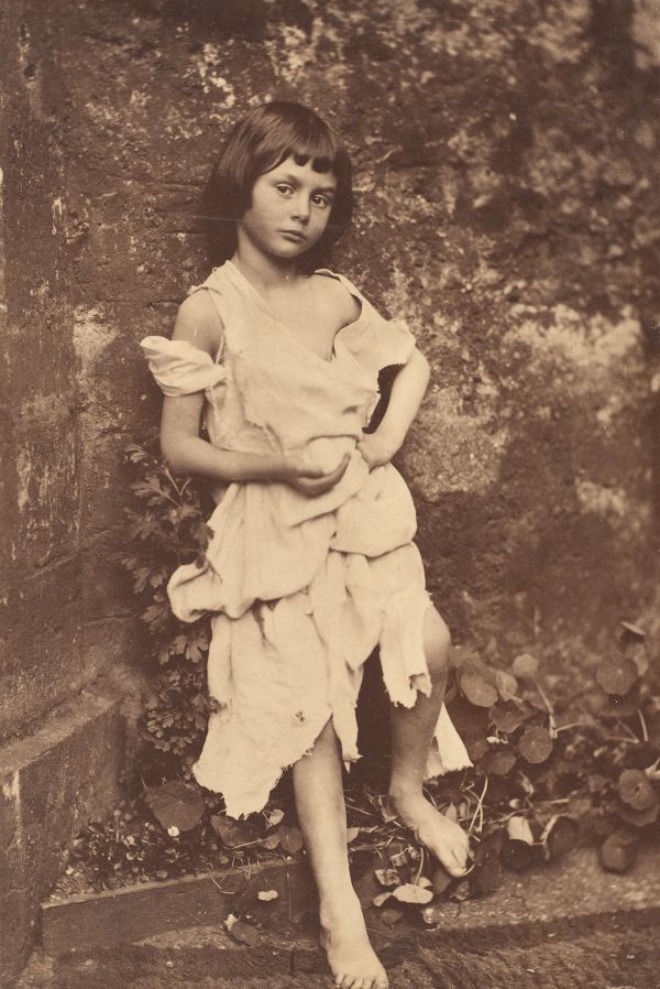 Фотография Льюиса Кэрролла Алиса Лидделл в образе нищенки. Фотография Льюиса Кэрролла Алиса Лидделл в образе нищенки. - Sputnik Армения