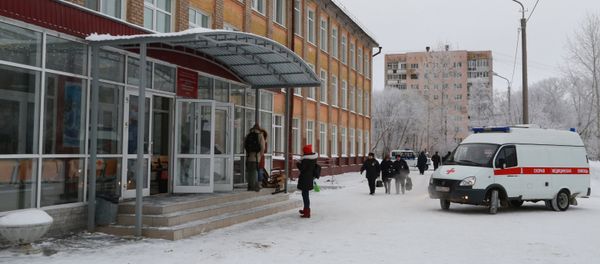 Ситуация у школы № 127 в Перми Ситуация у школы № 127 в Перми - Sputnik Армения