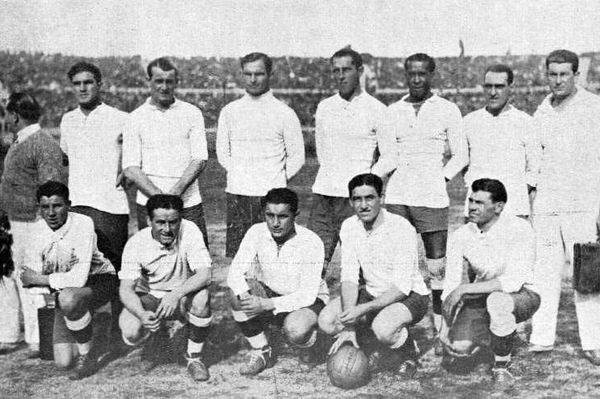Чемпионы мира по футболу 1930г - сборная Уругвая Чемпионы мира по футболу 1930г - сборная Уругвая - Sputnik Армения
