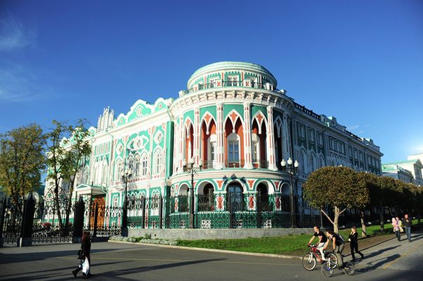 Усадьба первой четверти XIX века, не раз перестраивалась. Одна из главных достопримечательностей города, окруженная множеством легенд. Ротонда здания – уникальный образец готического стиля на Урале - Sputnik Армения