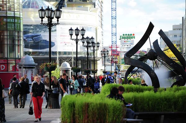 Пешеходная улица Вайнера расположена в центре Екатеринбурга, одна из старейших в городе, с 1919 года носит имя большевика Л. И. Вайнера, до этого называлась Успенской и была среди главных торговых улиц - Sputnik Армения