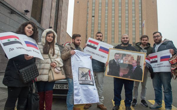 Акция благодарности перед посольством России в Армении - Sputnik Армения