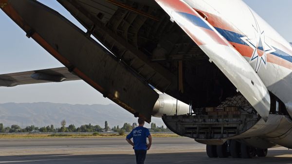 МЧС России доставило гуманитарный груз в Таджикистан - Sputnik Армения