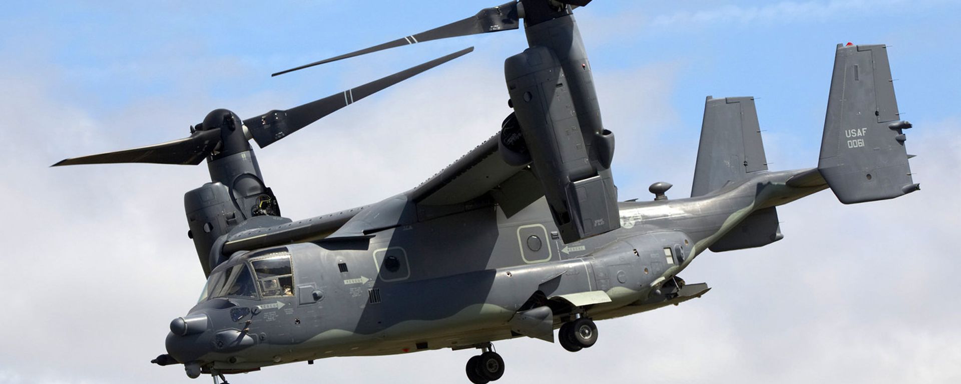 Американский конвертоплан Boeing CV-22 Osprey на международном авиационном показе боевой авиационной техники Royal International Air Tattoo (RIAT) 2017. - Sputnik Армения, 1920, 21.01.2021