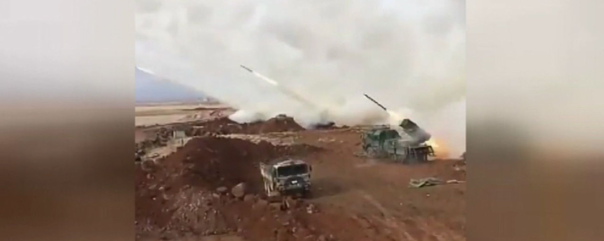 Турецкие военные ракетными установками обстреляли позиции сирийских курдов в Африне - Sputnik Армения, 1920, 23.05.2021