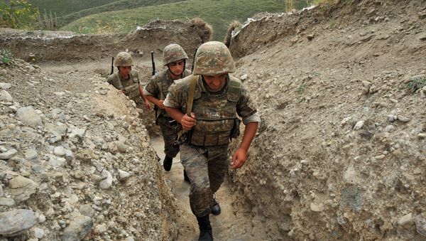 Армянские военнослужащие на позициях - Sputnik Армения