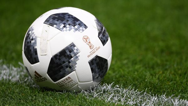 Официальный мяч чемпионата мира по футболу 2018 Telstar 18. Официальный мяч чемпионата мира по футболу 2018 Telstar 18. - Sputnik Армения