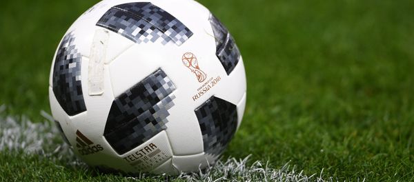 Официальный мяч чемпионата мира по футболу 2018 Telstar 18. Официальный мяч чемпионата мира по футболу 2018 Telstar 18. - Sputnik Армения