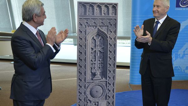 Вручение хачкара в подарок Совету Европы - Sputnik Արմենիա