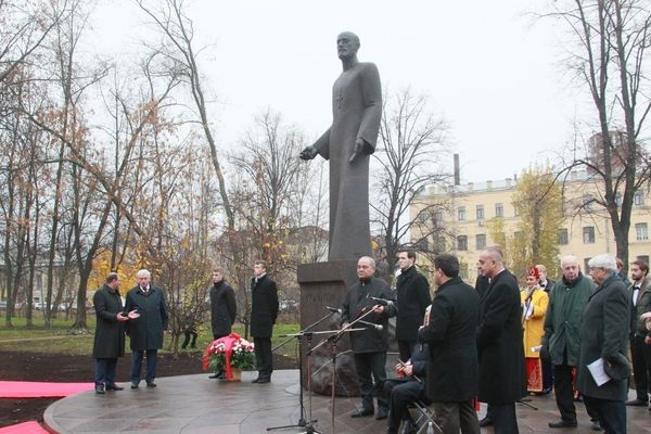 Памятник Комитасу открыли в Камском саду Петербурга - Sputnik Արմենիա