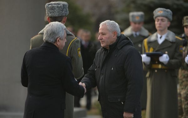 Սերժ Սարգսյանը «Եռաբլուր» պանթեոնում - Sputnik Արմենիա