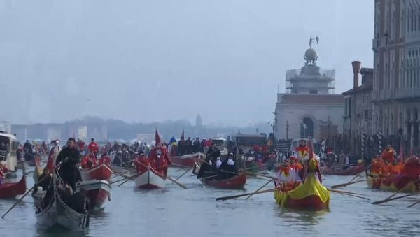 Ежегодный водный парад прошел в Венеции - Sputnik Армения