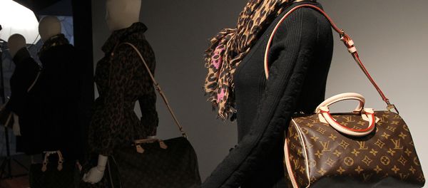 Манекен с продукцией Louis Vuitton - Sputnik Армения