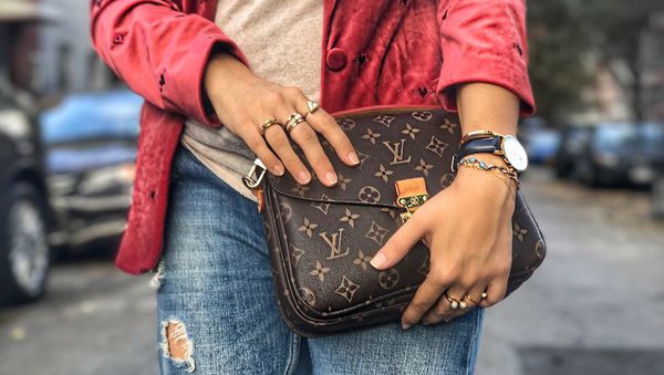 Модница с сумочкой Louis Vuitton - Sputnik Армения
