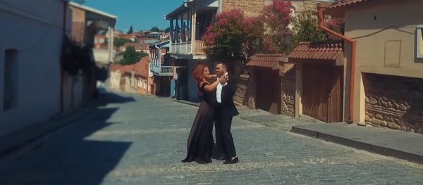 Кадр из клипа Андре и Нини Шермандини В стране цветов Кадр из клипа Андре и Нини Шермандини В стране цветов - Sputnik Армения