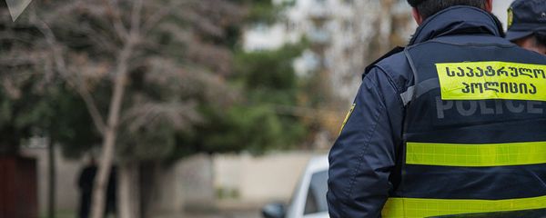 Сотрудник патрульной полиции на месте преступления - Sputnik Армения