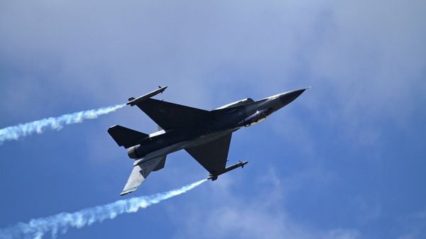 Истребитель General Dynamics F-16 Fighting Falcon - Sputnik Армения