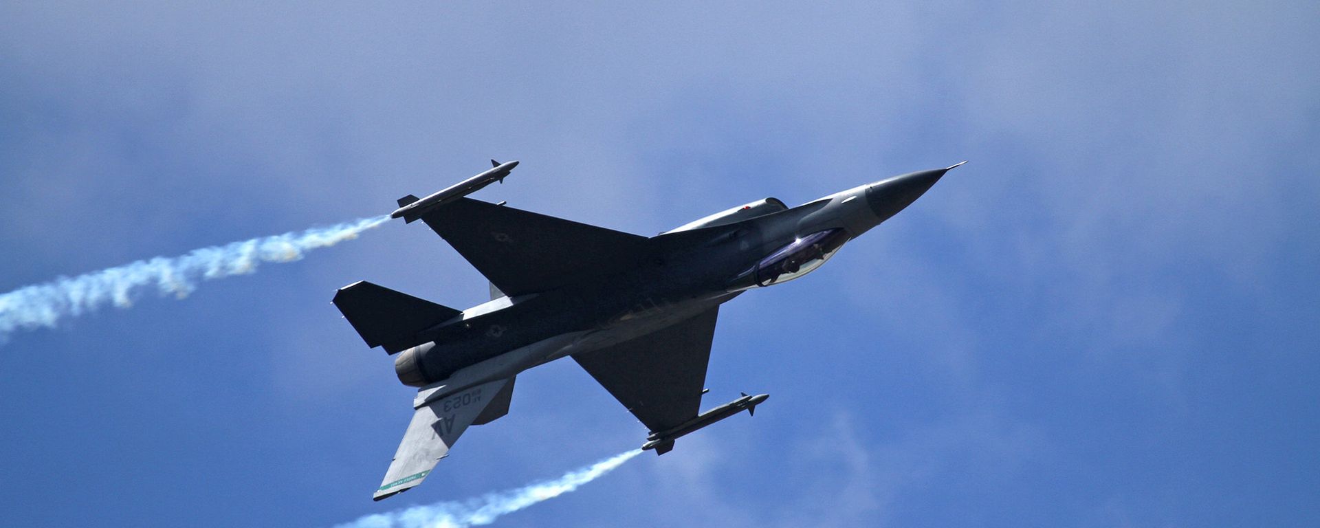 General Dynamics F-16 Fighting Falcon ռմբակոծիչ - Sputnik Արմենիա, 1920, 23.10.2021