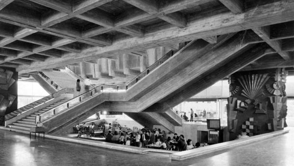 Кессоны. Потолок кинотеатра Россия в Ереване. 1979. Архитекторы Г. Г. Погосян, А. А. Тарханян, С. Е. Хачикян и др. - Sputnik Армения