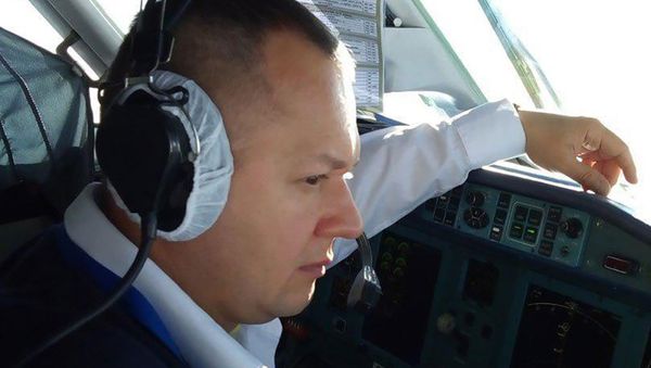 Второй пилот самолета самолета Ан-148-100В авиакомпании Саратовские авиалинии Сергей Гамбарян Второй пилот самолета самолета Ан-148-100В авиакомпании Саратовские авиалинии Сергей Гамбарян - Sputnik Армения