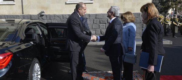 Встреча президентов Армении и Болгарии Сержа Саргсяна и Румена Радева Встреча президентов Армении и Болгарии Сержа Саргсяна и Румена Радева - Sputnik Армения