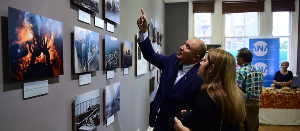 Открытие выставки победителей конкурса им. Андрея Стенина в Кейптауне - Sputnik Армения