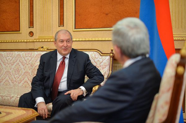 Президент Серж Саргсян и выдвинутый от РПА кандидат в президенты Армении Армен Саркисян - Sputnik Армения