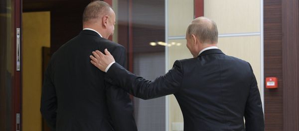Президенты РФ и Азербайжана Владимир Путин и Ильхам Алиев на неформальной встрече глав государств СНГ - Sputnik Армения