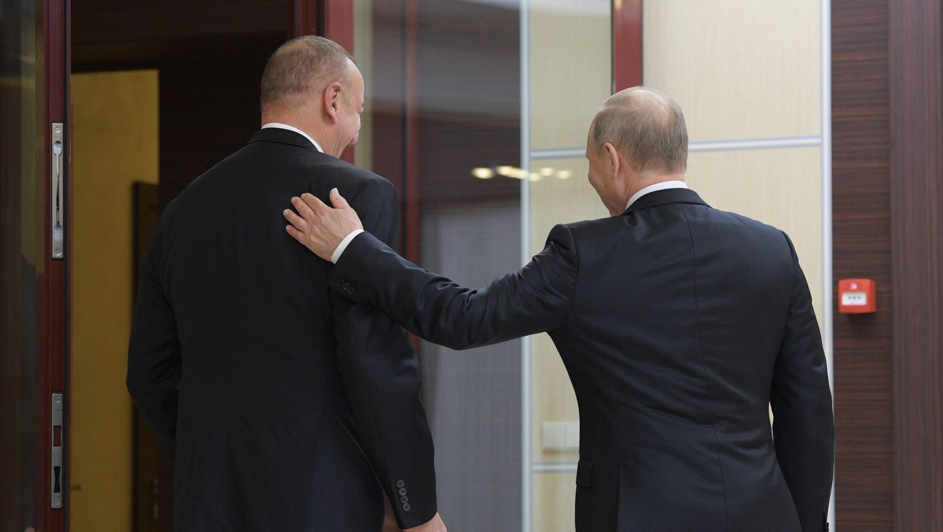 Президенты РФ и Азербайжана Владимир Путин и Ильхам Алиев на неформальной встрече глав государств СНГ Президенты РФ и Азербайжана Владимир Путин и Ильхам Алиев на неформальной встрече глав государств СНГ - Sputnik Արմենիա, 1920, 08.04.2021