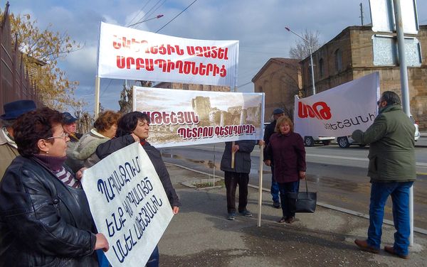 Акция протеста в Вагаршапате Акция протеста в Вагаршапате - Sputnik Армения