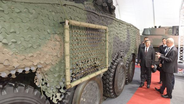 Министр обороны Азербайджана генерал-полковник Закир Гасанов принимает участие на международной выставке оборонной промышленности MSPO - 2017 - Sputnik Армения