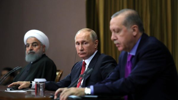 Встреча президента РФ В. Путина с президентом Ирана Х. Рухани и президентом Турции Р. Эрдоганом (22 ноября 2017). Сочи, Россия - Sputnik Армения